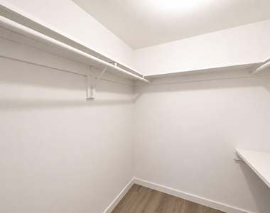 401 Golden Isles Drive - Photo Thumbnail 7