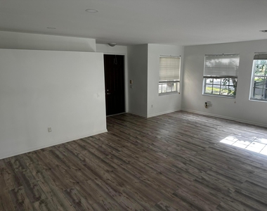 9754 Scribner Lane - Photo Thumbnail 4