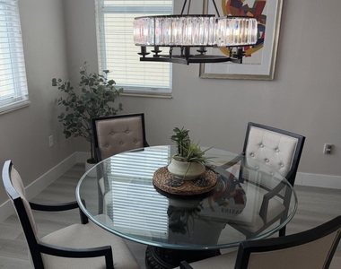 804 E Windward Way - Photo Thumbnail 6