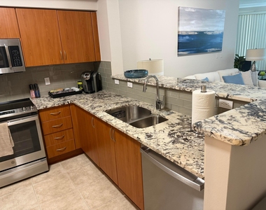 804 E Windward Way - Photo Thumbnail 5