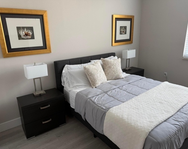 804 E Windward Way - Photo Thumbnail 13