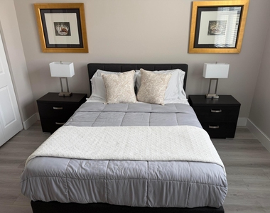 804 E Windward Way - Photo Thumbnail 14