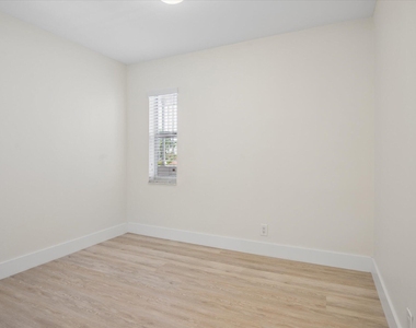 511 Bayshore Drive - Photo Thumbnail 11