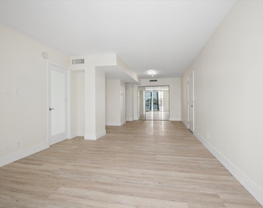 511 Bayshore Drive - Photo Thumbnail 3