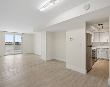 511 Bayshore Drive - Photo Thumbnail 5