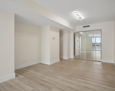 511 Bayshore Drive - Photo Thumbnail 4