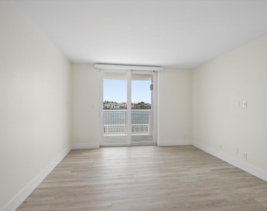 511 Bayshore Drive - Photo Thumbnail 1