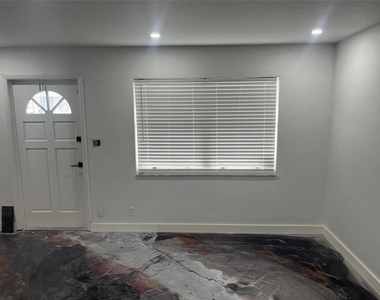739 Ne 13th Court - Photo Thumbnail 8