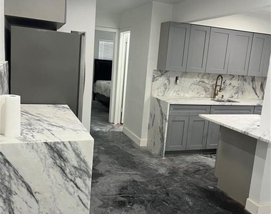 739 Ne 13th Court - Photo Thumbnail 2
