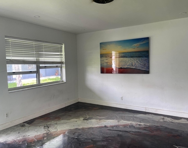 739 Ne 13th Court - Photo Thumbnail 14