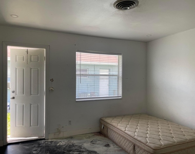 739 Ne 13th Court - Photo Thumbnail 15