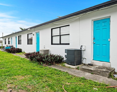 739 Ne 13th Court - Photo Thumbnail 5