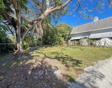 953 Ne 37th Street - Photo Thumbnail 6