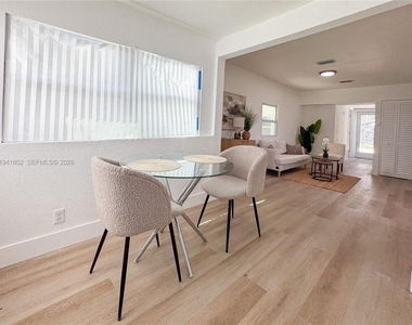 953 Ne 37th Street - Photo Thumbnail 3