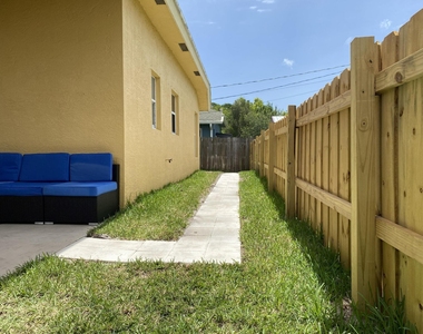 120 Sw Grimaldo Terrace - Photo Thumbnail 5