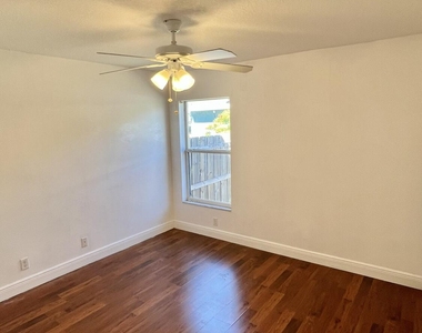 120 Sw Grimaldo Terrace - Photo Thumbnail 1