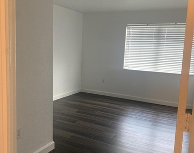 2127 Shoma Drive - Photo Thumbnail 2