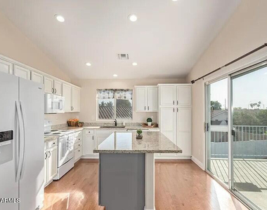 12442 N 42nd Avenue - Photo Thumbnail 6