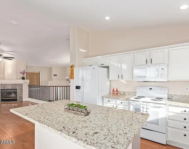 12442 N 42nd Avenue - Photo Thumbnail 4