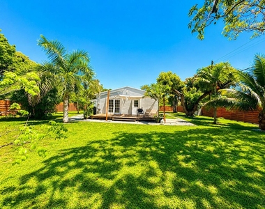 412 Sw 16th Court - Photo Thumbnail 9
