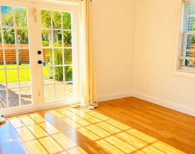 412 Sw 16th Court - Photo Thumbnail 6