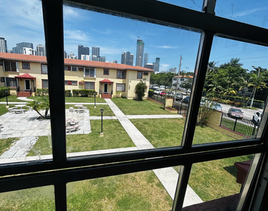 661 Sw 11th Street - Photo Thumbnail 8