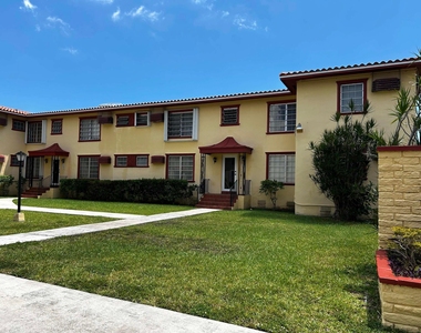 661 Sw 11th Street - Photo Thumbnail 9