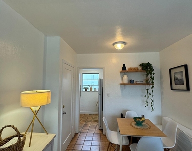 661 Sw 11th Street - Photo Thumbnail 1