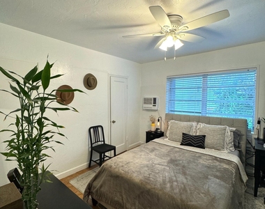 661 Sw 11th Street - Photo Thumbnail 4