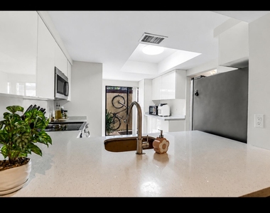 8858 Nw 48th Street - Photo Thumbnail 4
