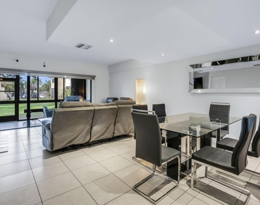 8858 Nw 48th Street - Photo Thumbnail 8