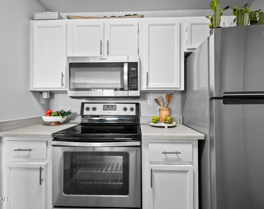 1320 N Mcqueen Road - Photo Thumbnail 3