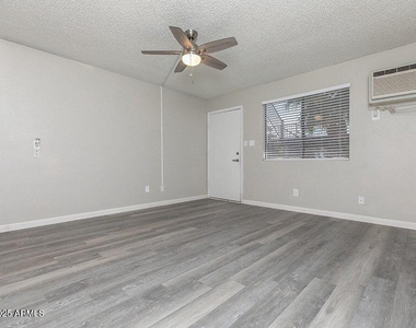 13517 W Glendale Avenue - Photo Thumbnail 2
