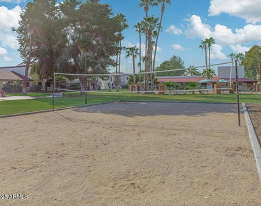 13517 W Glendale Avenue - Photo Thumbnail 11