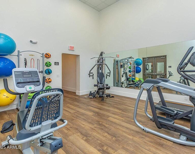 13517 W Glendale Avenue - Photo Thumbnail 18