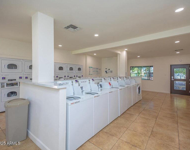 13517 W Glendale Avenue - Photo Thumbnail 19