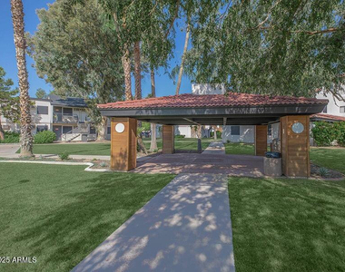 13517 W Glendale Avenue - Photo Thumbnail 17