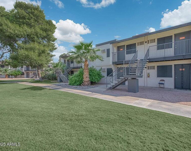 13517 W Glendale Avenue - Photo Thumbnail 16