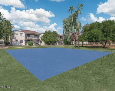 13517 W Glendale Avenue - Photo Thumbnail 12