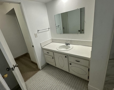1660 Ne 191st Street - Photo Thumbnail 17