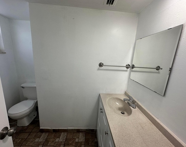 1660 Ne 191st Street - Photo Thumbnail 4