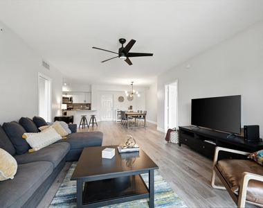 11720 St Andrews Place - Photo Thumbnail 6