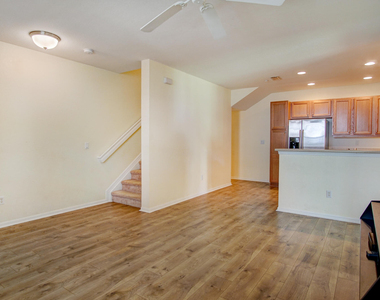1020 E Longport Circle - Photo Thumbnail 8