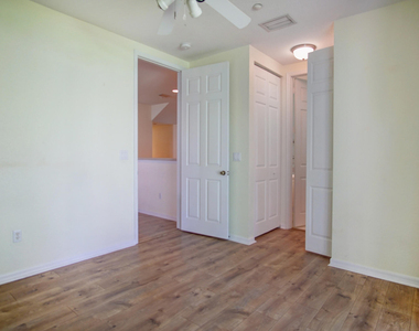 1020 E Longport Circle - Photo Thumbnail 13