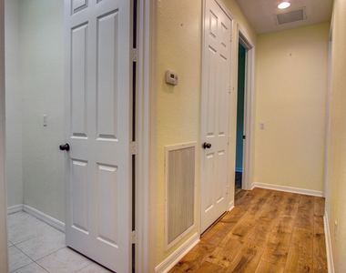 1020 E Longport Circle - Photo Thumbnail 16