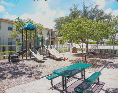 1020 E Longport Circle - Photo Thumbnail 27