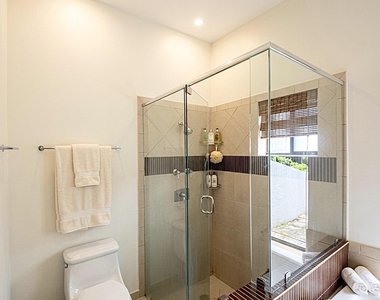 10533 Mendocino Lane - Photo Thumbnail 9