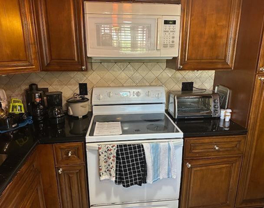 7600 Nw 5th Place - Photo Thumbnail 1