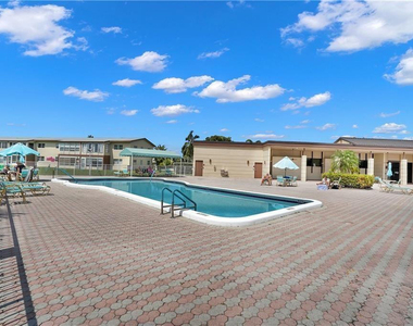 7600 Nw 5th Place - Photo Thumbnail 12