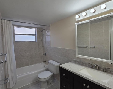 11604 Nw 29th Court Nw - Photo Thumbnail 2
